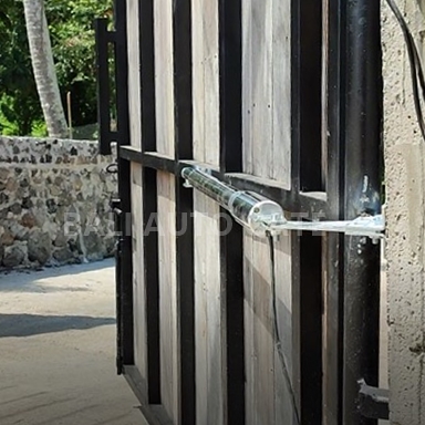 Pintu Otomatis dengan Access Control di Bali